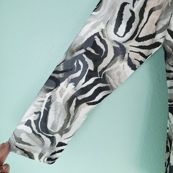 Chico's Travelers Cardigan Womens Size 2 Open Front Waterfall Animal Print - Picture 4 of 5